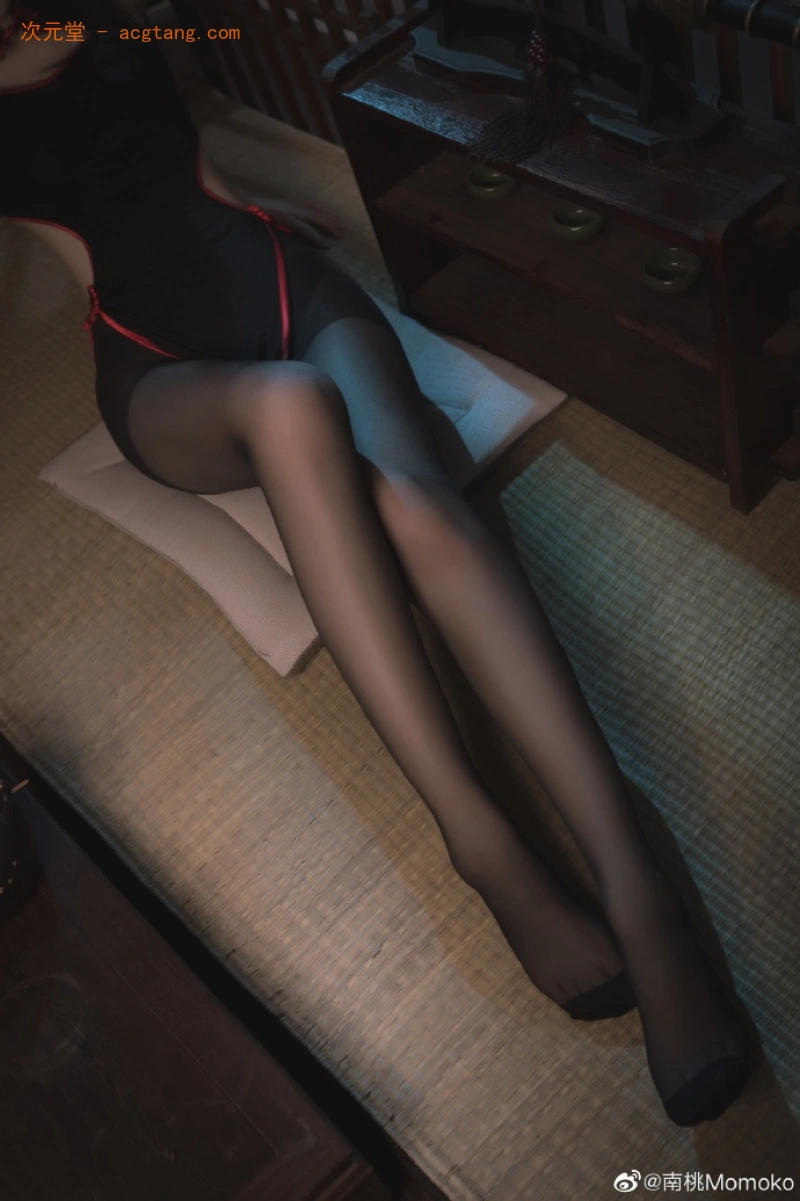 南桃Momoko姐姐的长腿cos图片